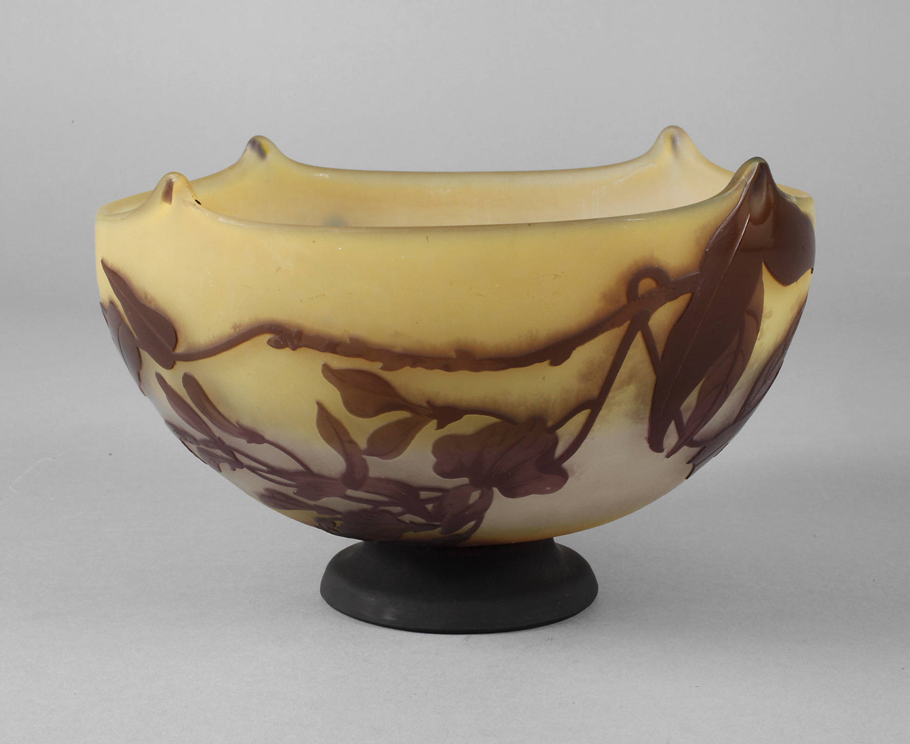 Émile Gallé Schale mit Schmetterling