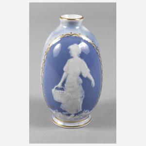 Limoges Vase Pâte-sur-Pâte