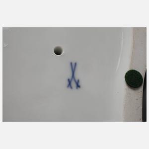 Meissen ”Drei Mädchen, Blinde Kuh spielend”