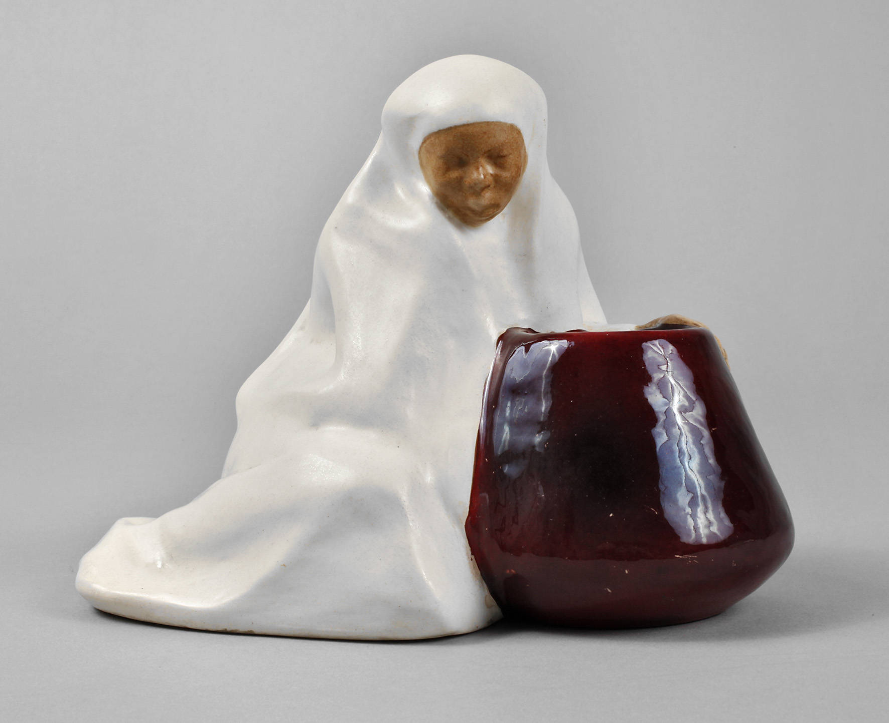 Zsolnay Pecs Beduinenfrau mit Schale