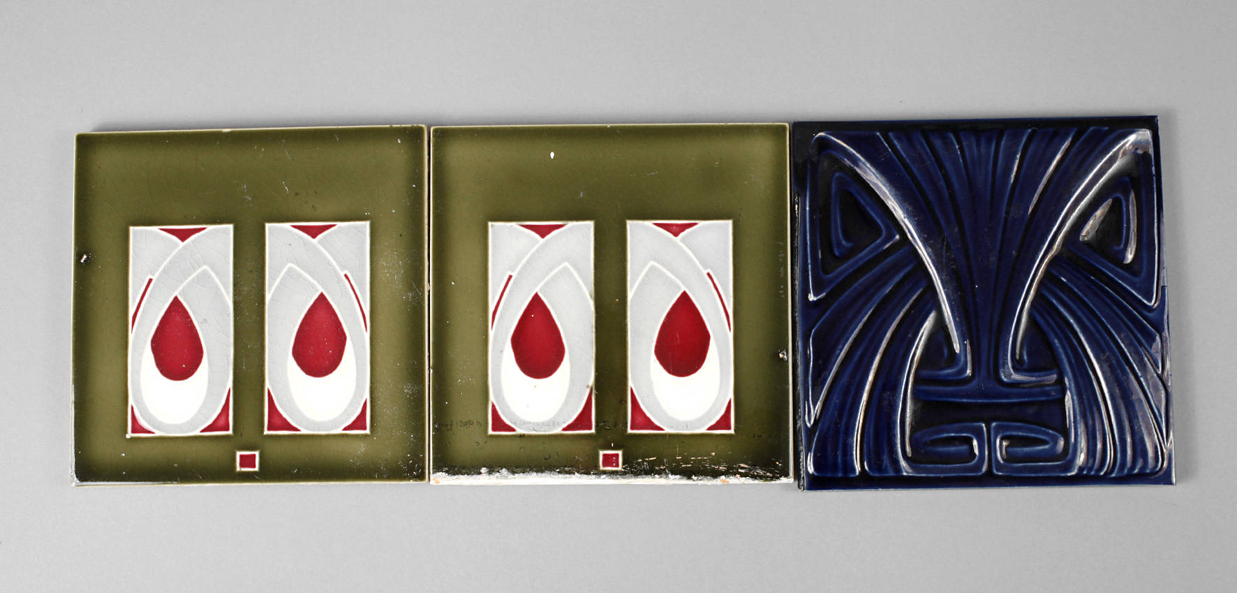 Drei Fliesen Jugendstil