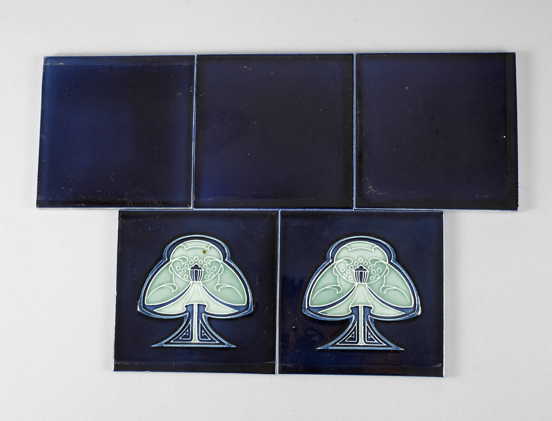 Fünf Fliesen Jugendstil