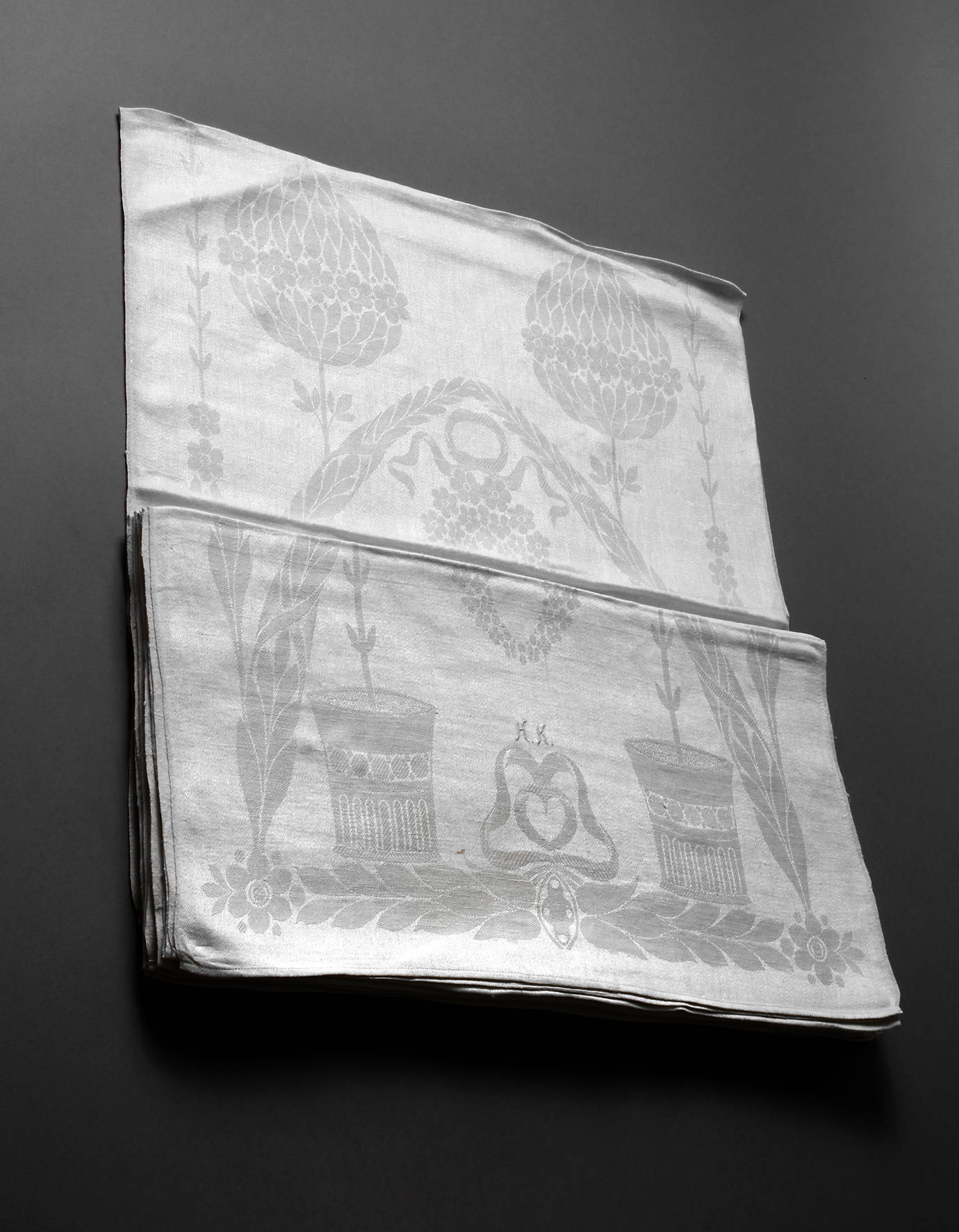 Zwölf Gebilddamast-Handtücher Jugendstil