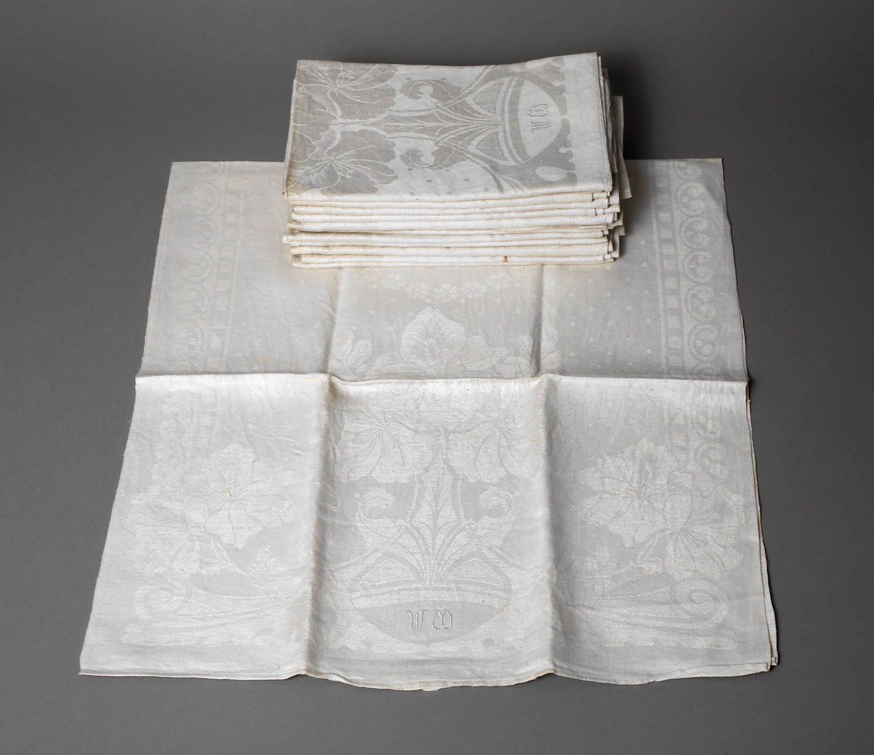 Zwölf Handtücher Jugendstil