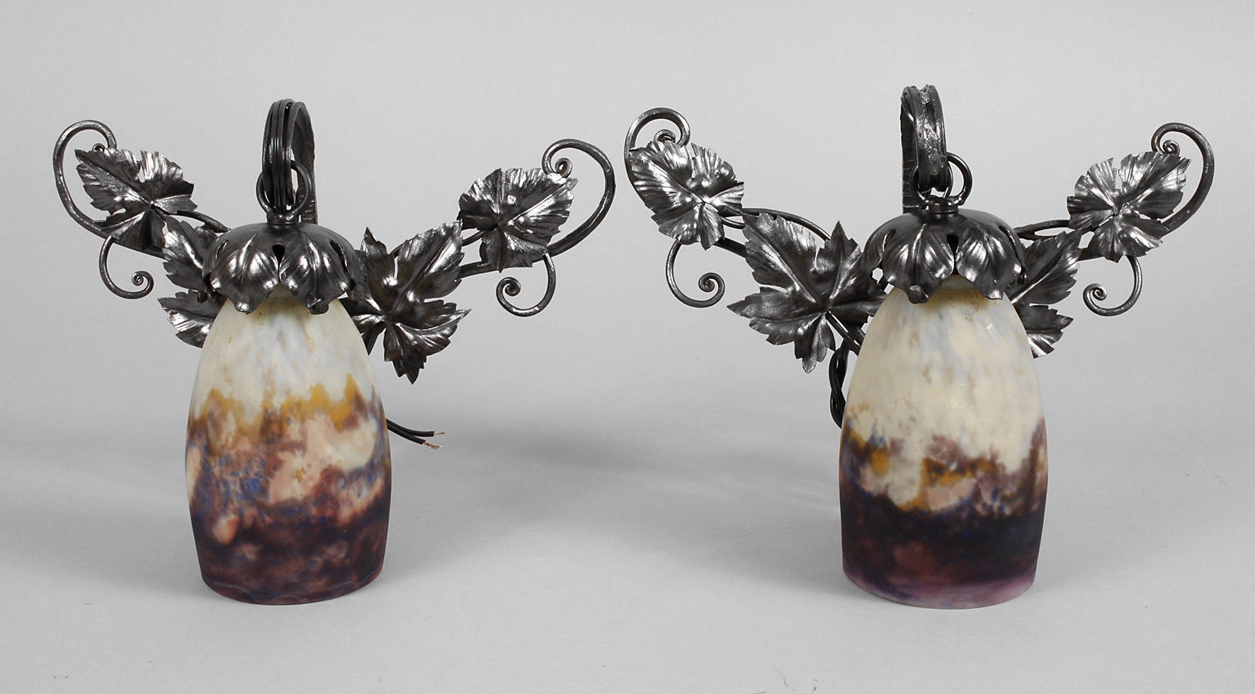 Zwei Wandlampen Muller Frères