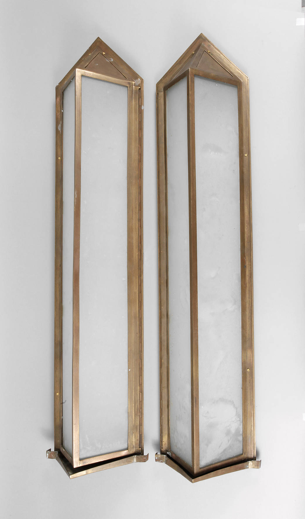 Paar übergroße Wandlampen