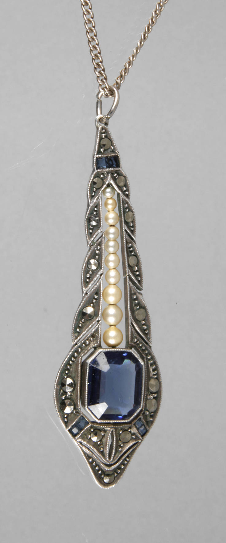 Anhänger mit Steinbesatz