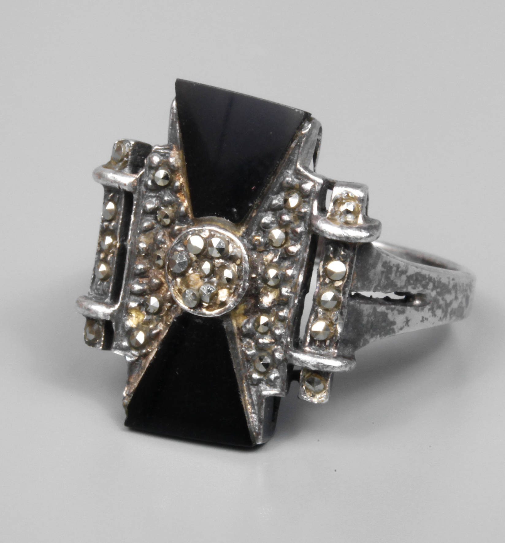 Damenring mit Onyx und Markasitbesatz