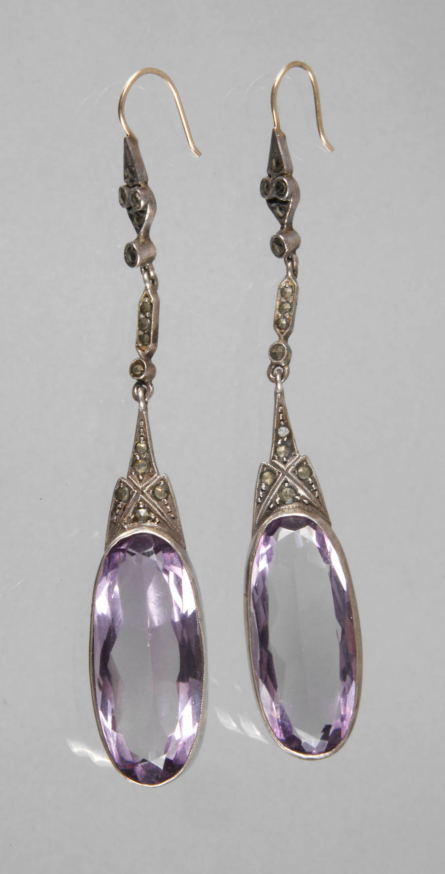 Paar Ohrhänger mit Amethyst und Markasiten