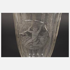 Vase mit Puttenmedaillons