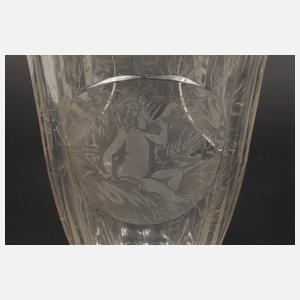 Vase mit Puttenmedaillons