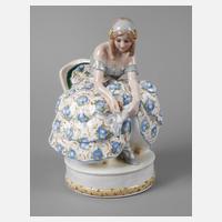 Goldscheider Wien ”Tänzerin beim Schuhe schnüren”111