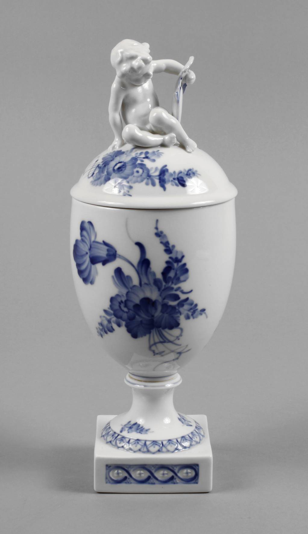 Royal Copenhagen Deckelpokal