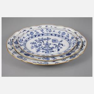 Meissen drei große Vorlegeplatten ”Zwiebelmuster”