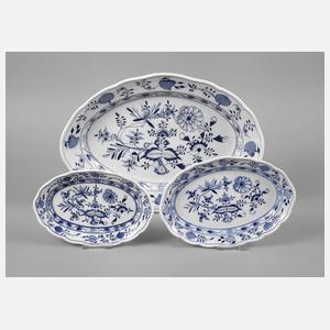 Meissen drei Vorlegeplatten ”Zwiebelmuster”