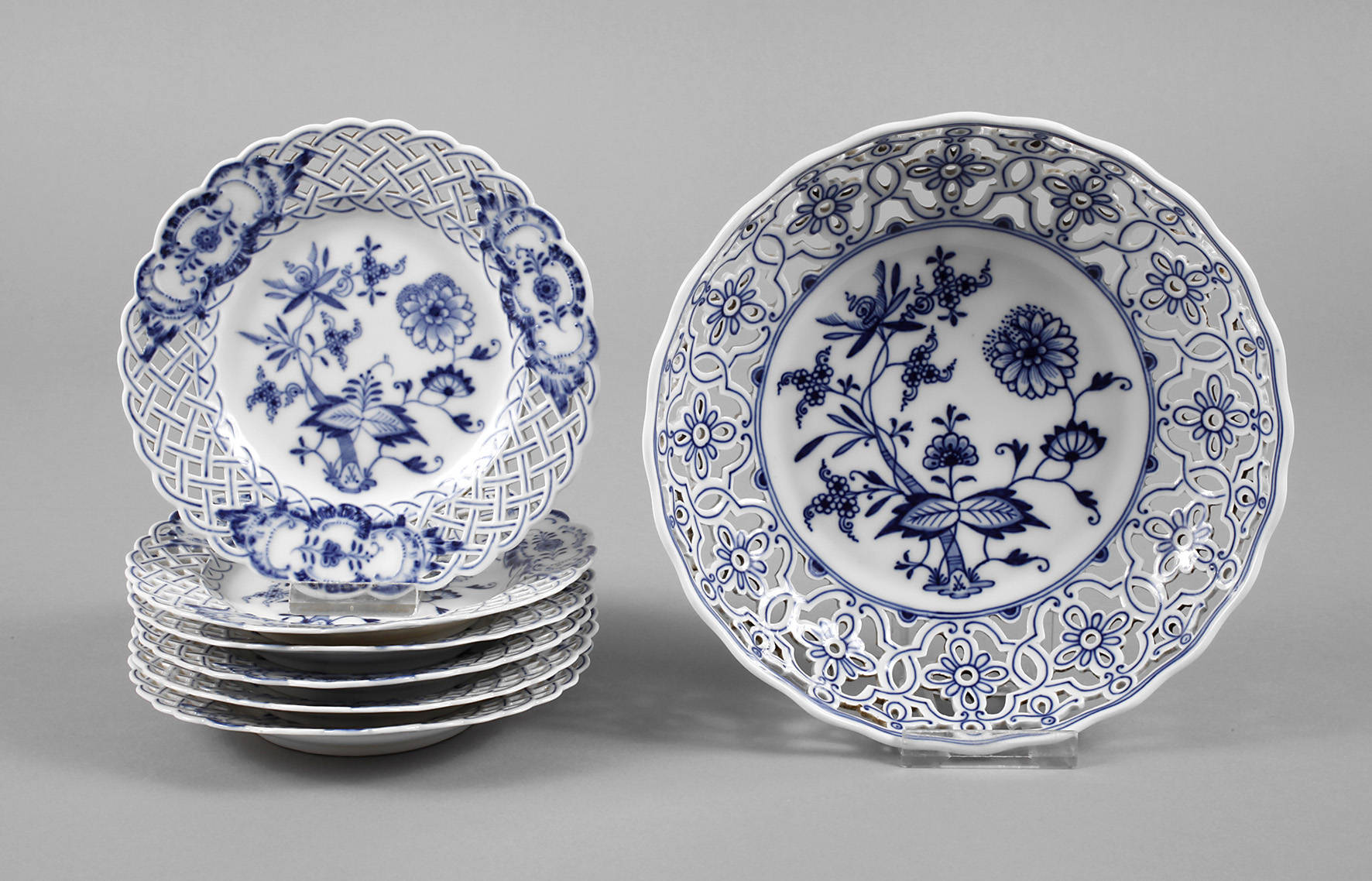 Meissen sechs Durchbruchteller und Schale ”Zwiebelmuster”