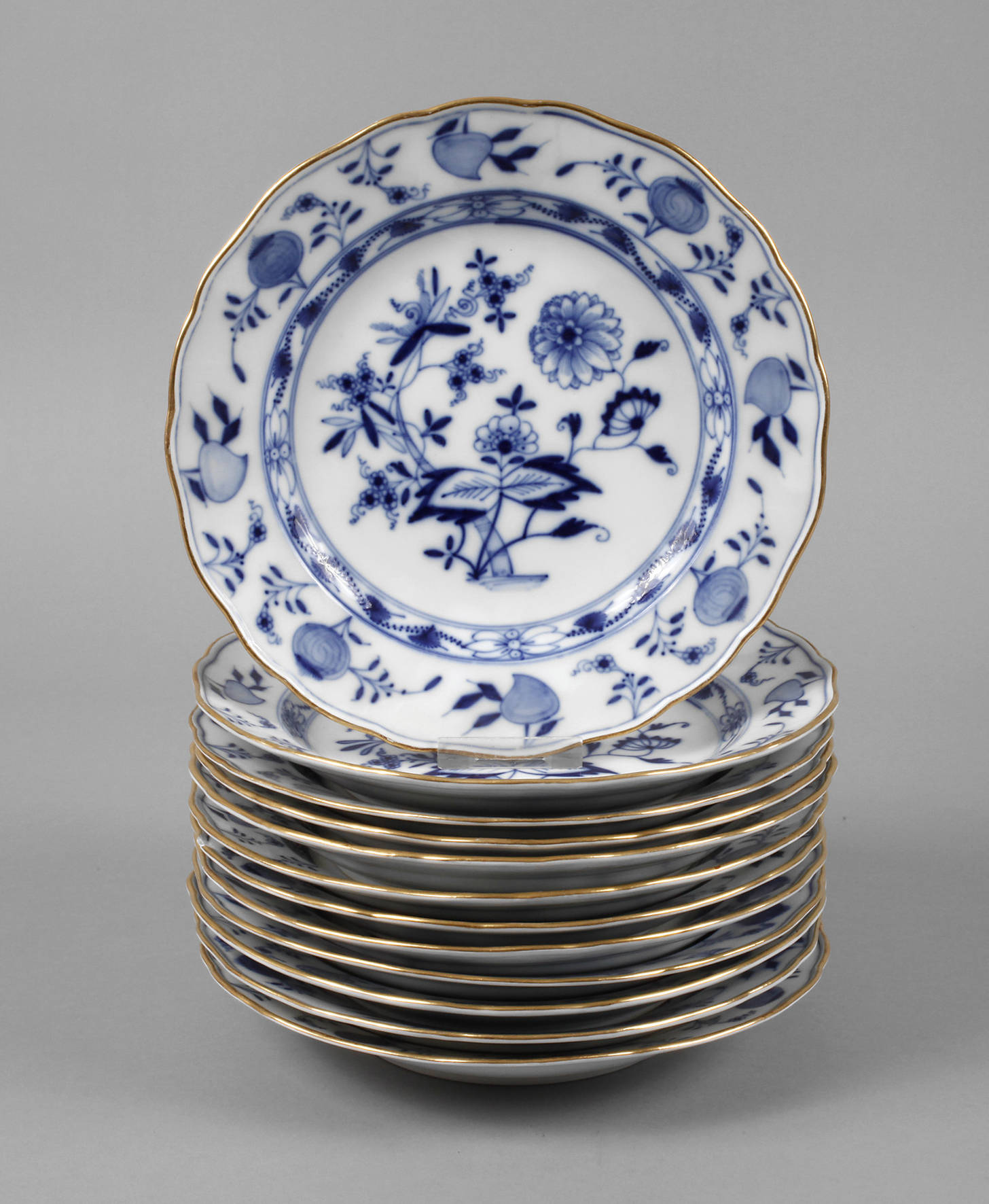Meissen zwölf Speiseteller ”Zwiebelmuster”