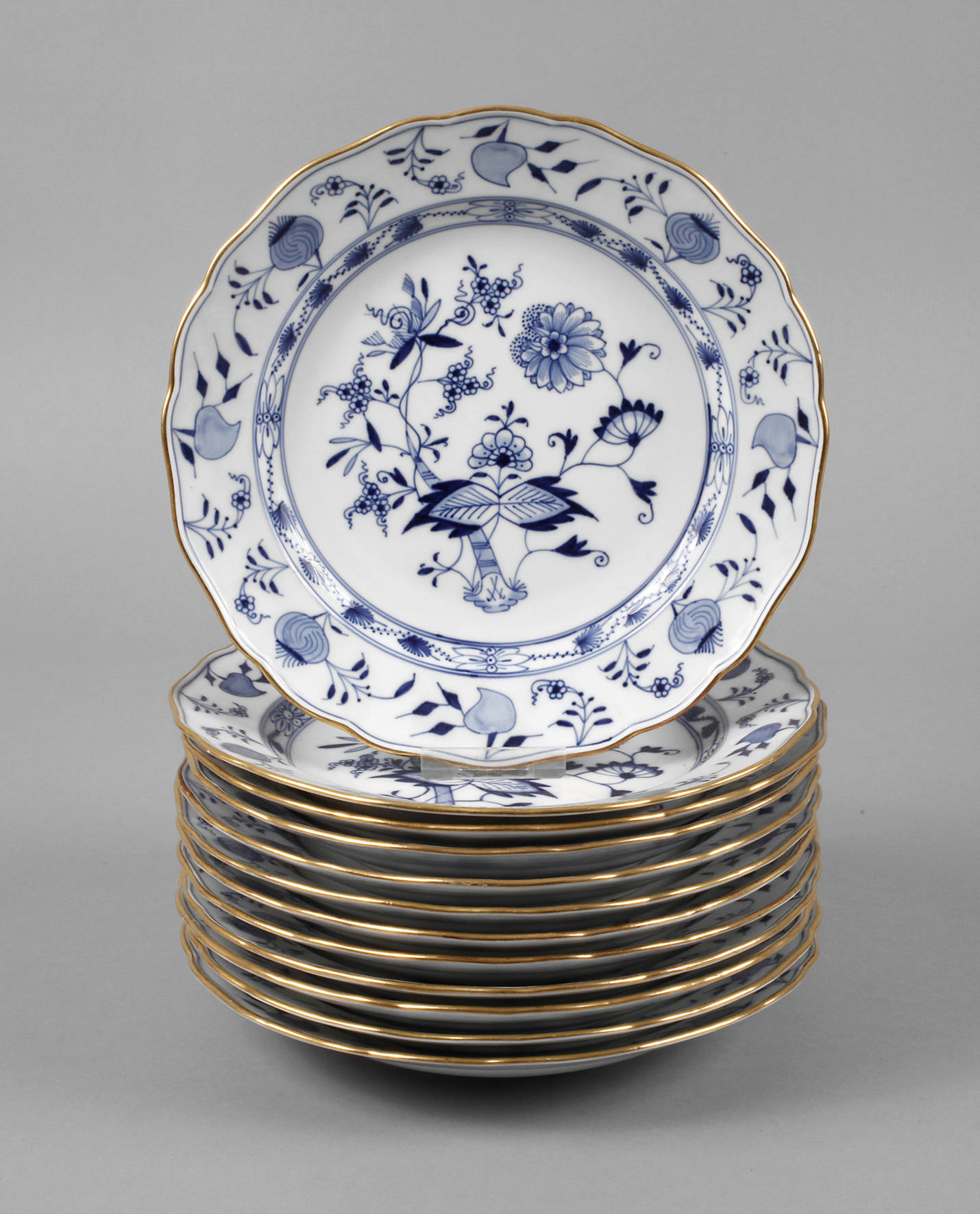 Meissen zwölf Speiseteller ”Zwiebelmuster”