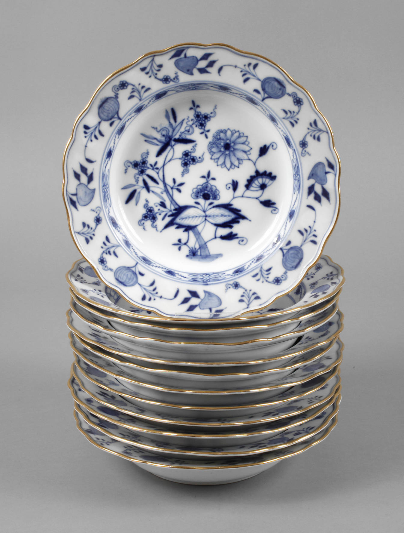 Meissen zwölf Suppenteller ”Zwiebelmuster”