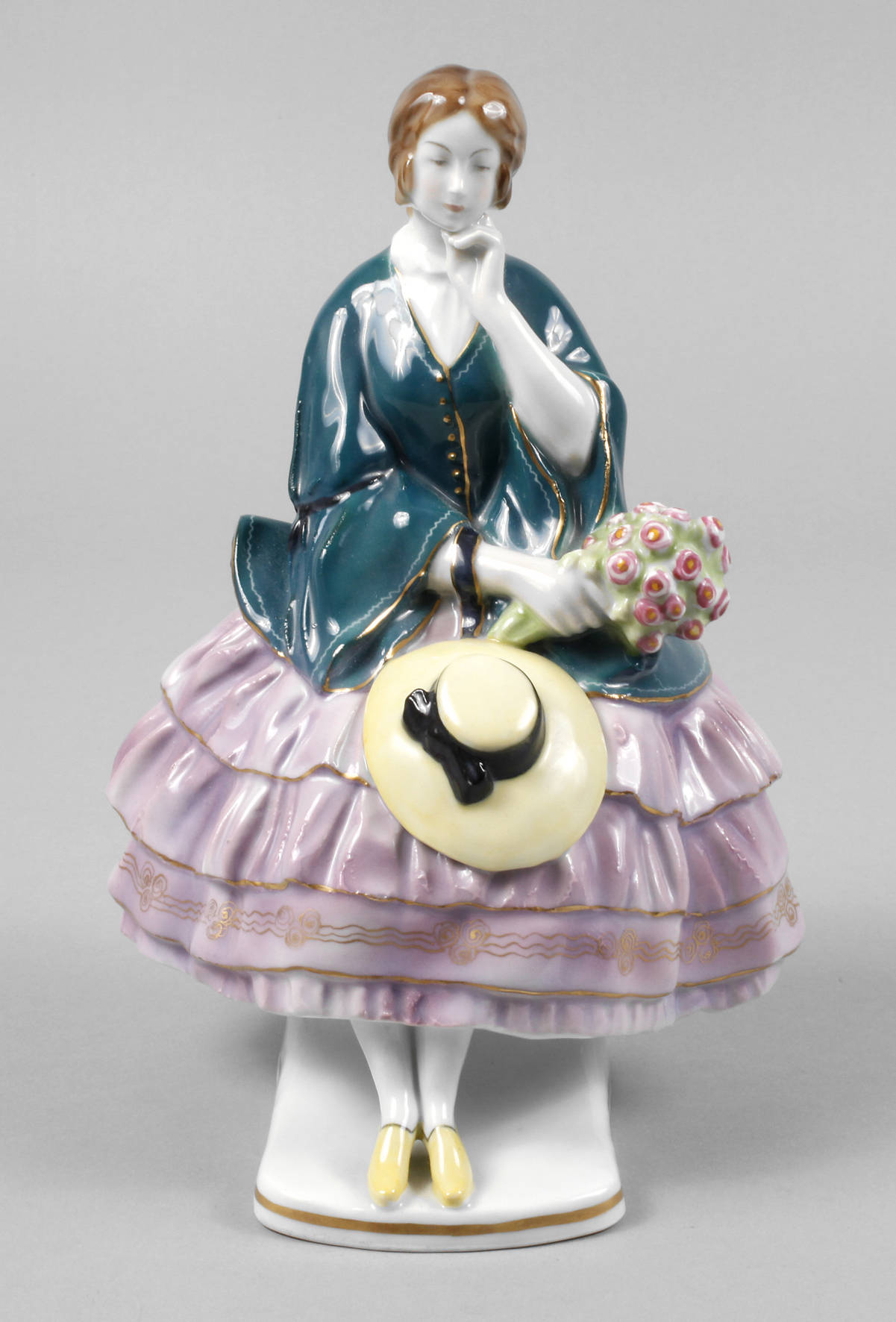 Volkstedt Dame mit Blumenstrauß