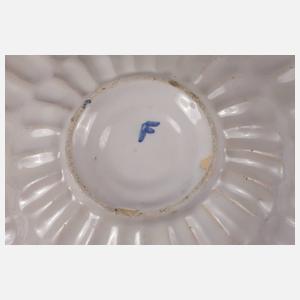 Zwei Frankfurter Buckelplatten