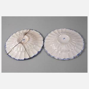 Zwei Frankfurter Buckelplatten