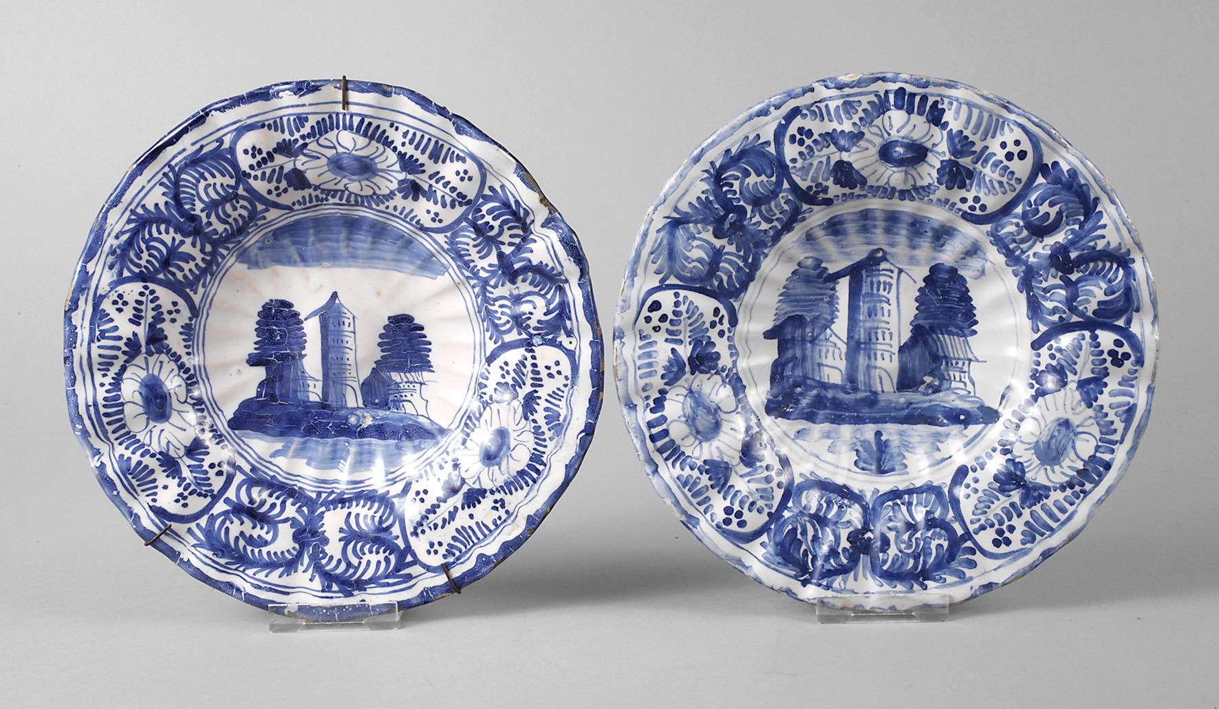 Zwei Frankfurter Buckelplatten