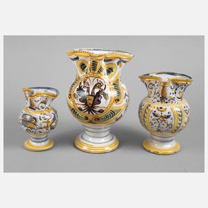 Drei Weinkrüge Majolika