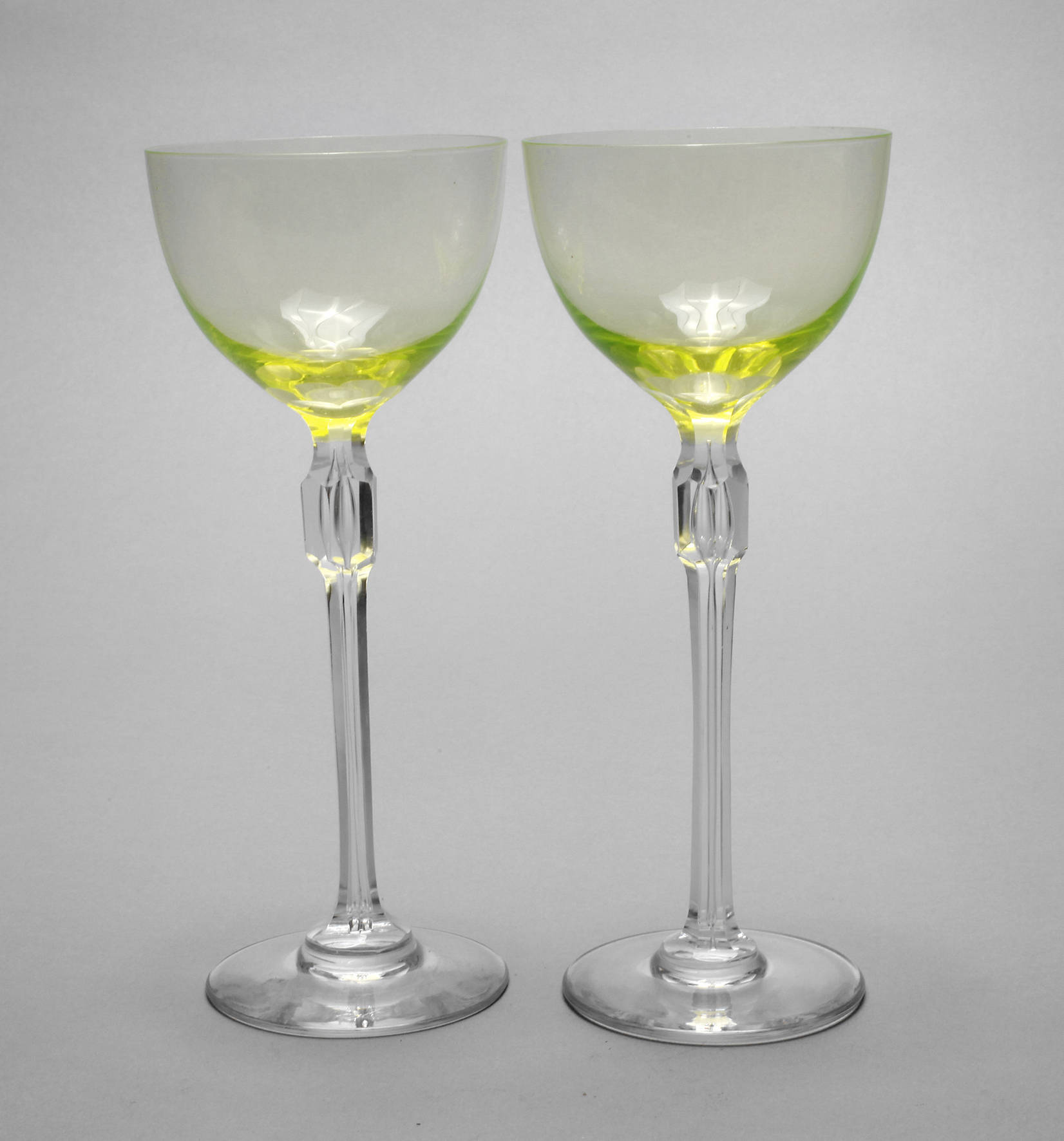 Paar Stängelgläser mit Uranglaskuppen