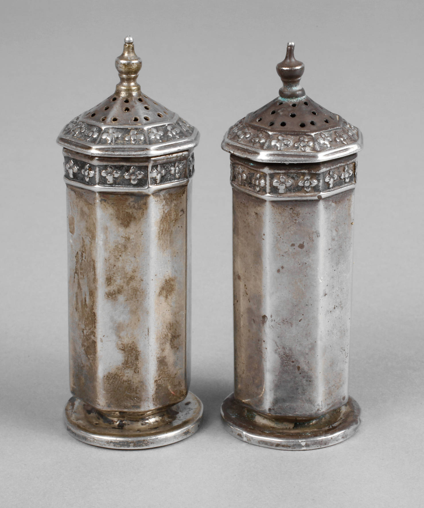 Zwei Silberstreuer England