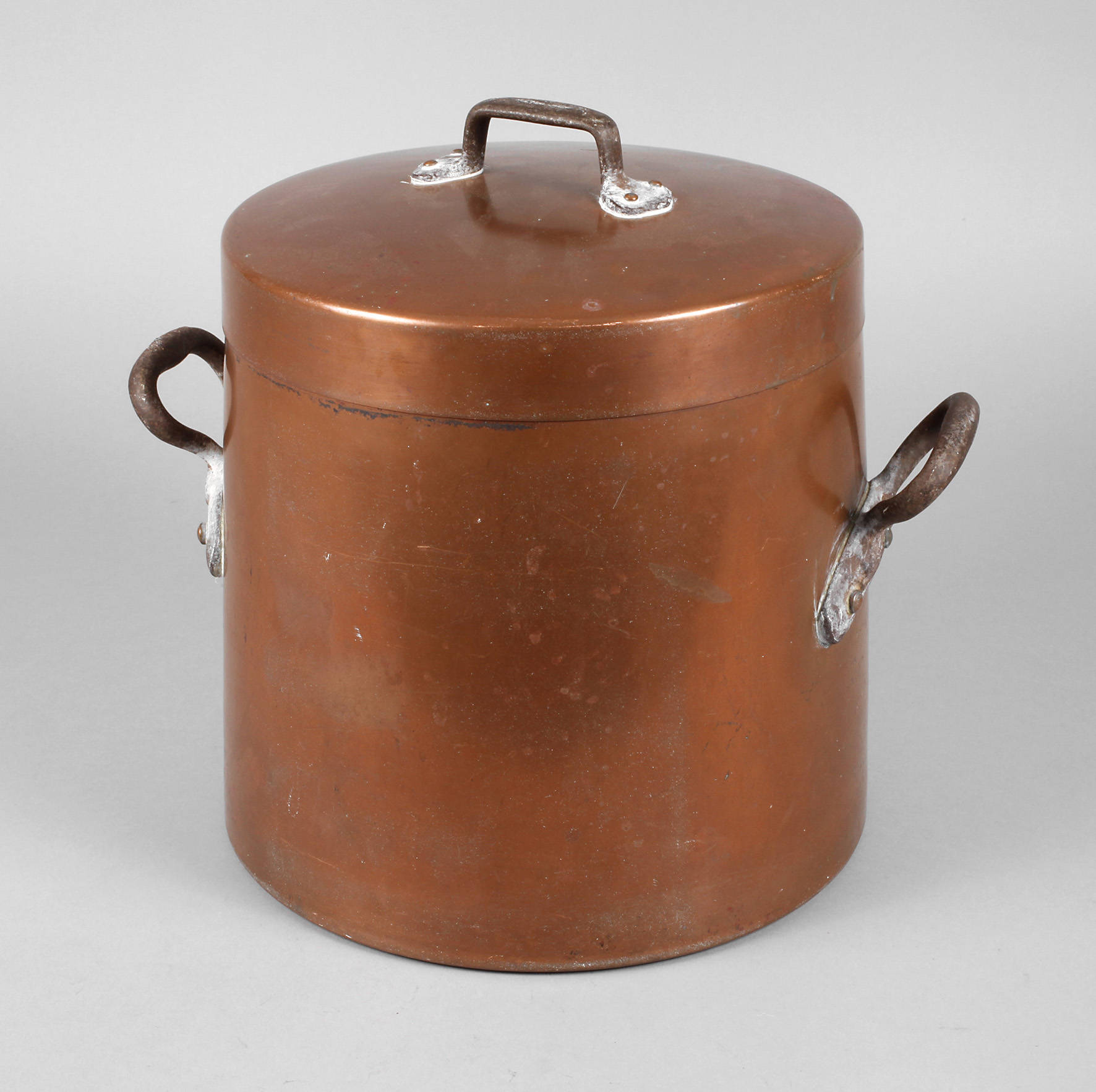 Großer Kupferkochtopf