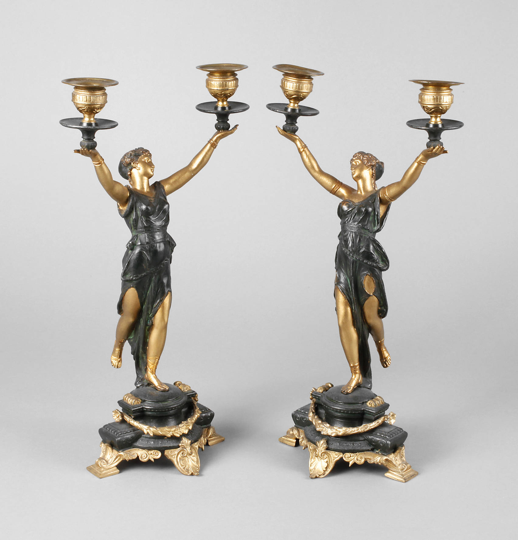 Figürliches Leuchterpaar