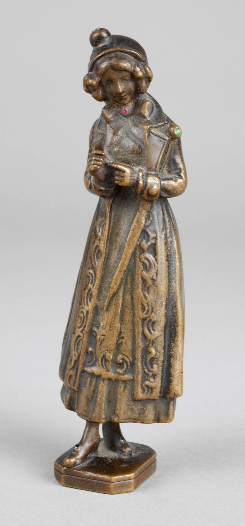 Ferdinand Lugerth, Kleinbronze elegante Dame