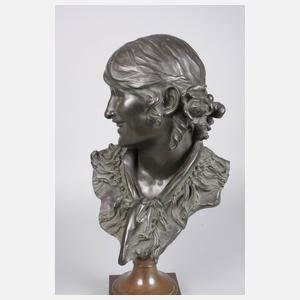 Große Mädchenbüste