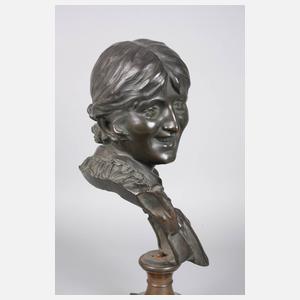 Große Mädchenbüste