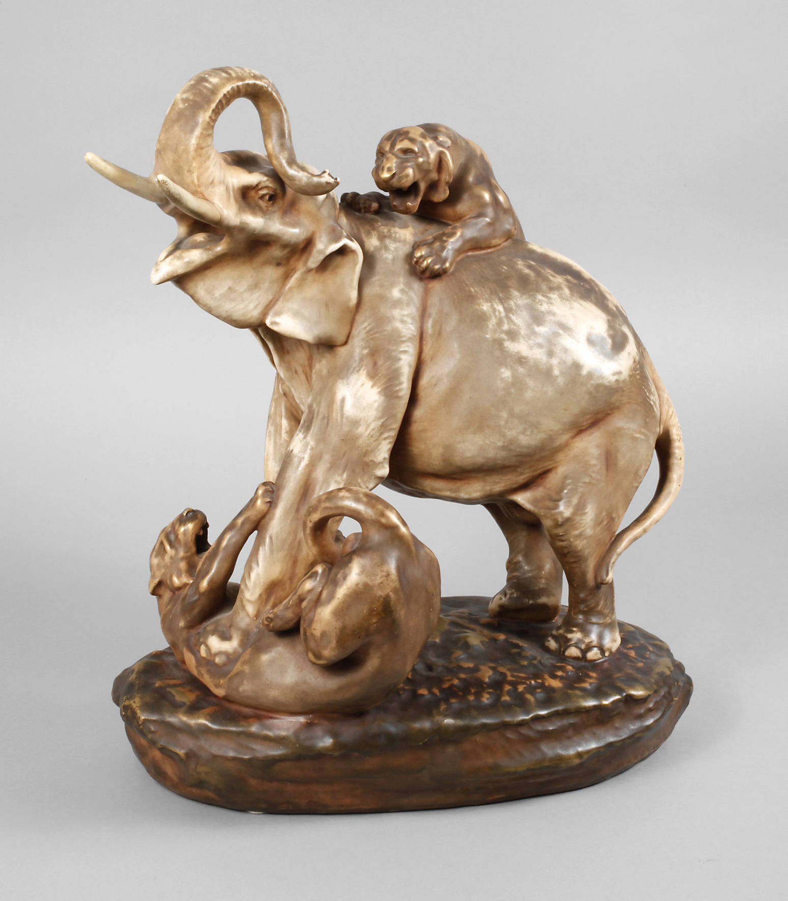 Amphora große Tierfigur Elefant und Tiger