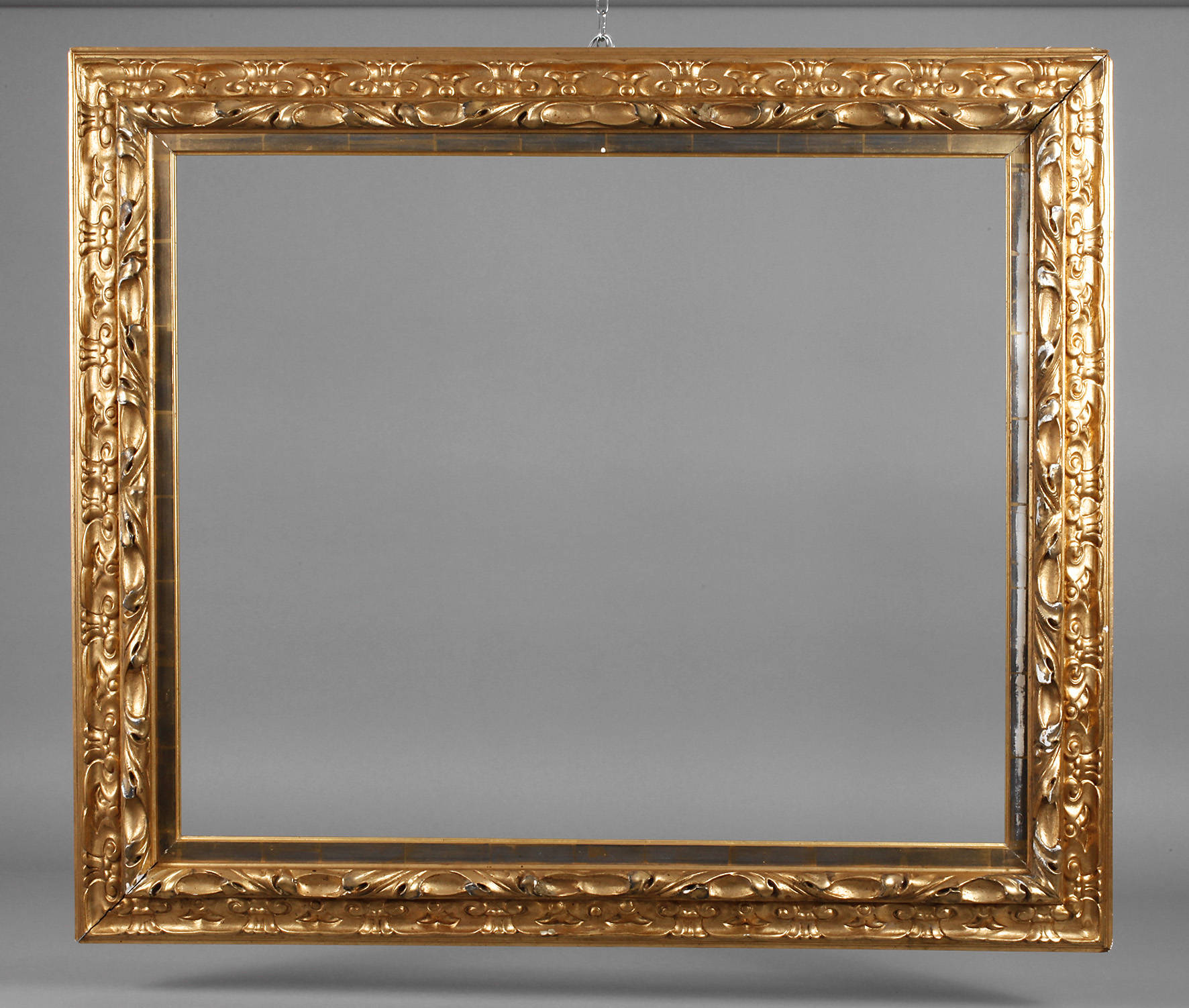 Breite Goldstuckleiste