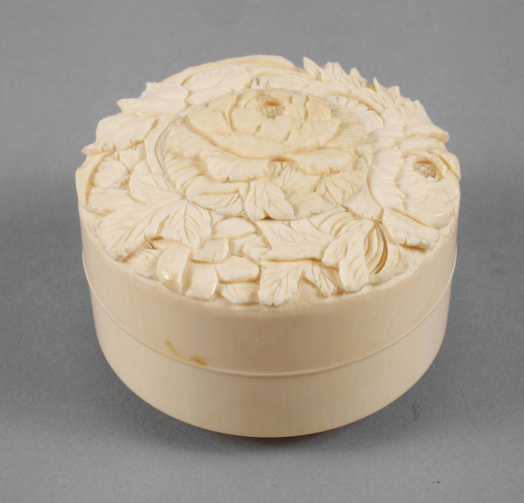 Geschnitzte Elfenbeindose