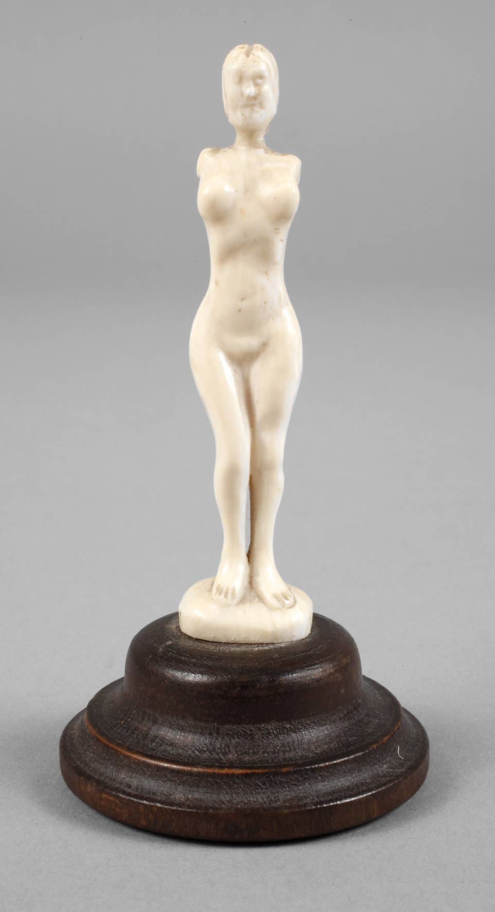 Kleine Elfenbeinschnitzerei