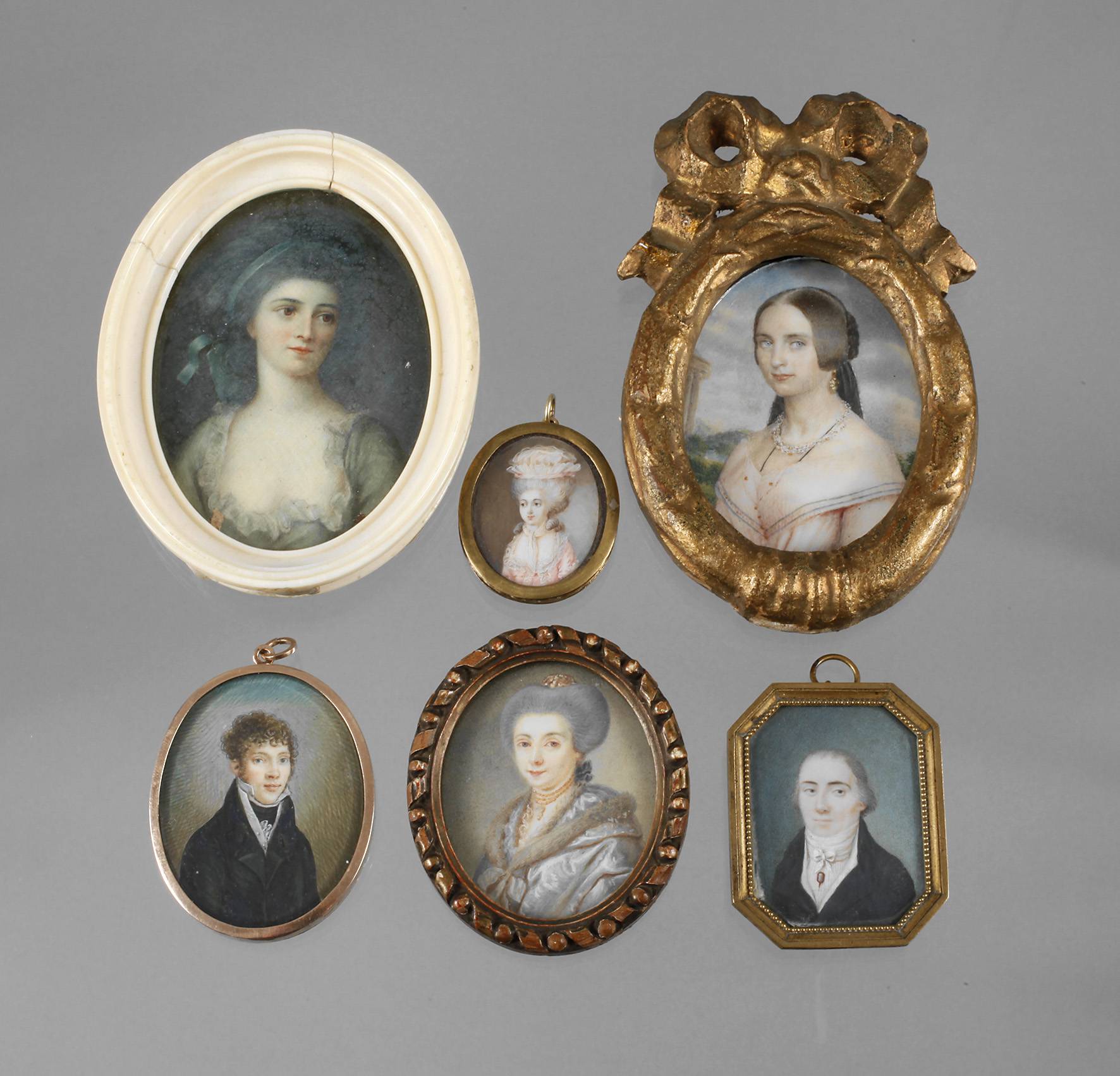 Sechs Elfenbeinminiaturen