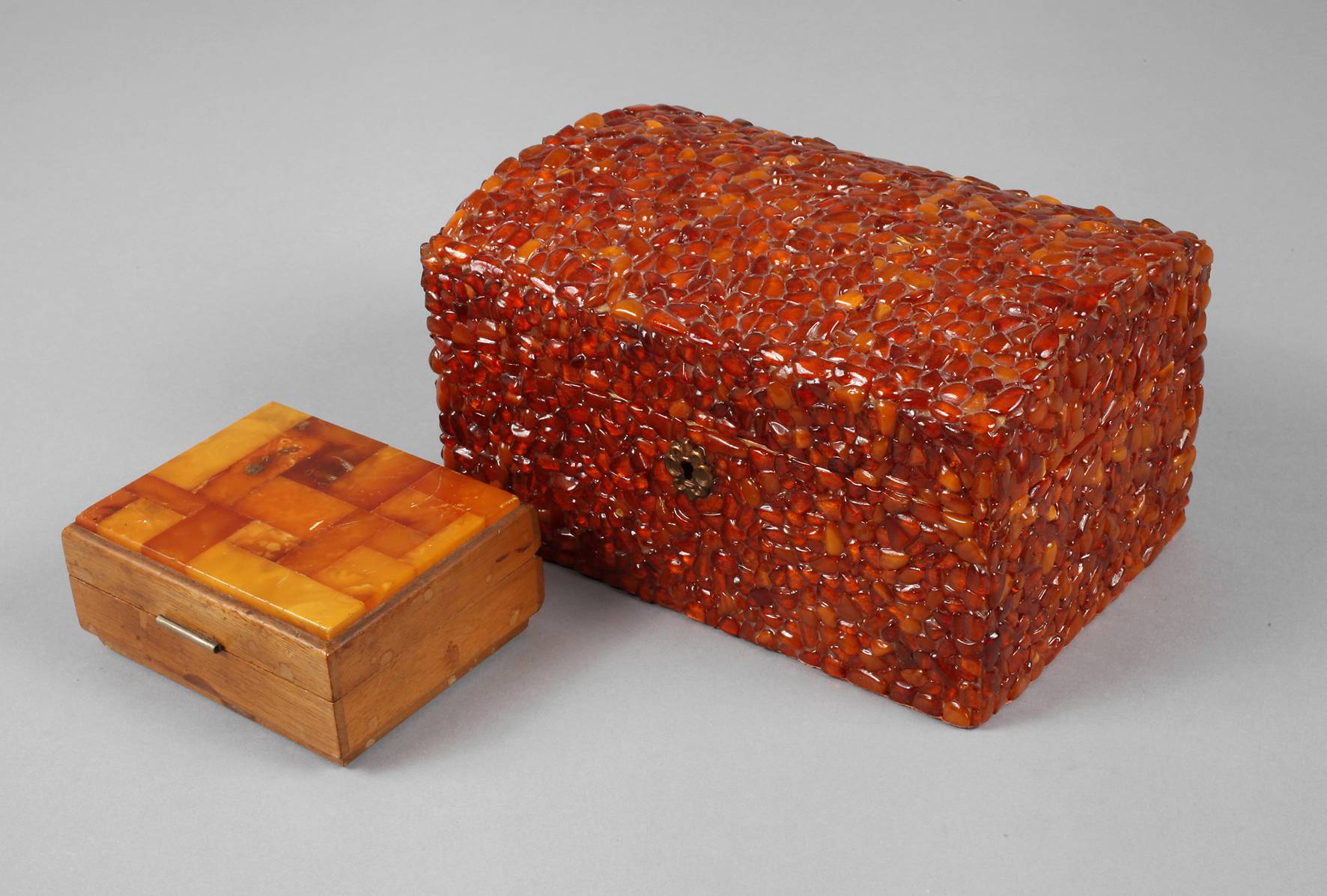 Zwei Bernsteinschatullen