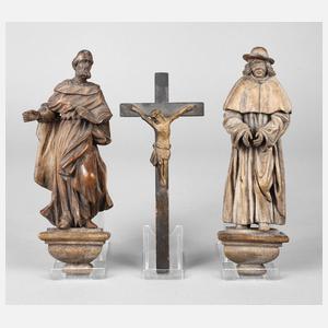 Drei geschnitzte Heiligenfiguren