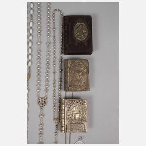 Konvolut Rosenkränze und Pilgerandenken