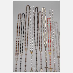 Konvolut Rosenkränze und Pilgerandenken