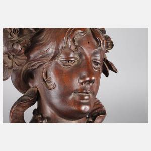 Geschnitzte Damenbüste