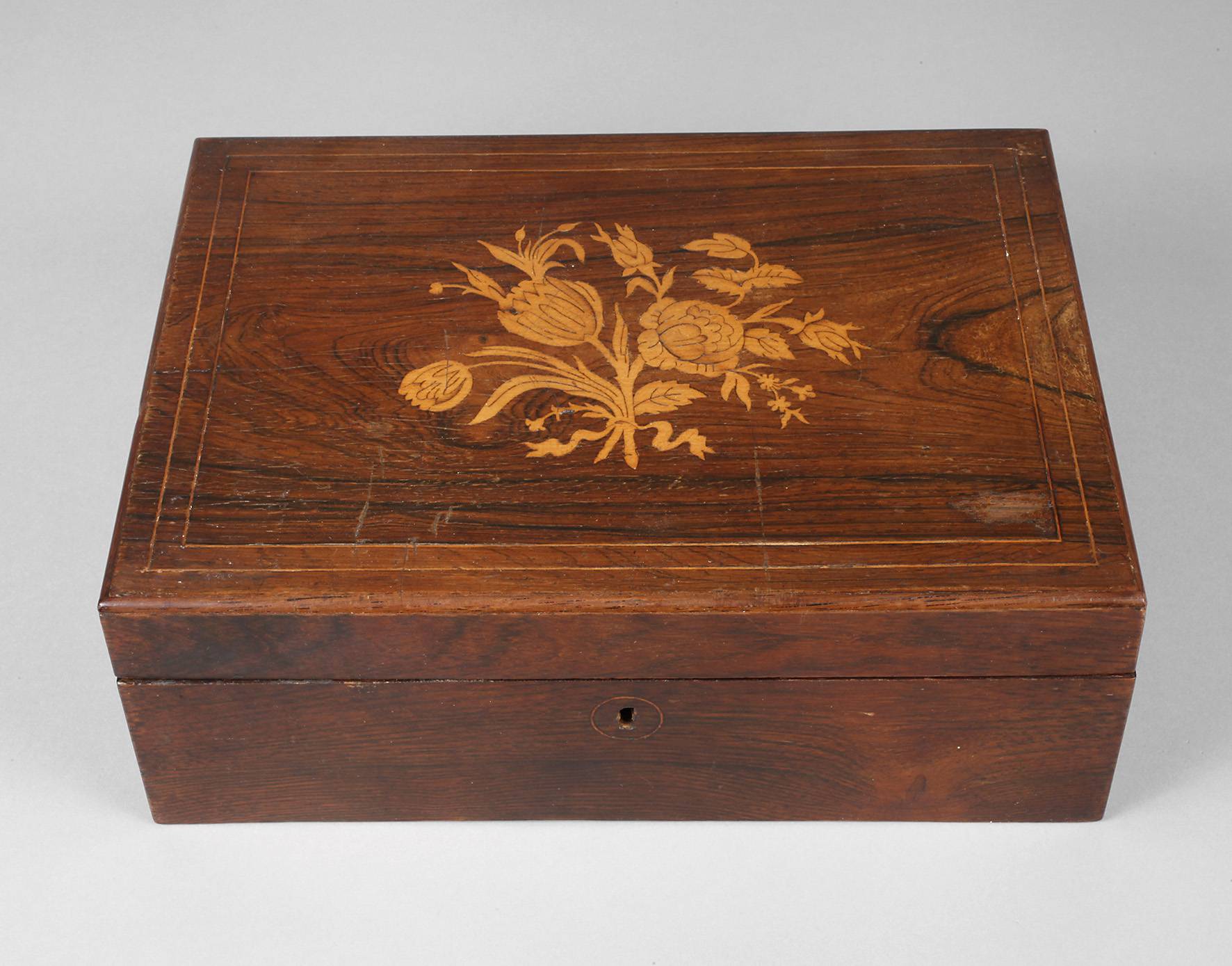 Intarsierte Holzschatulle