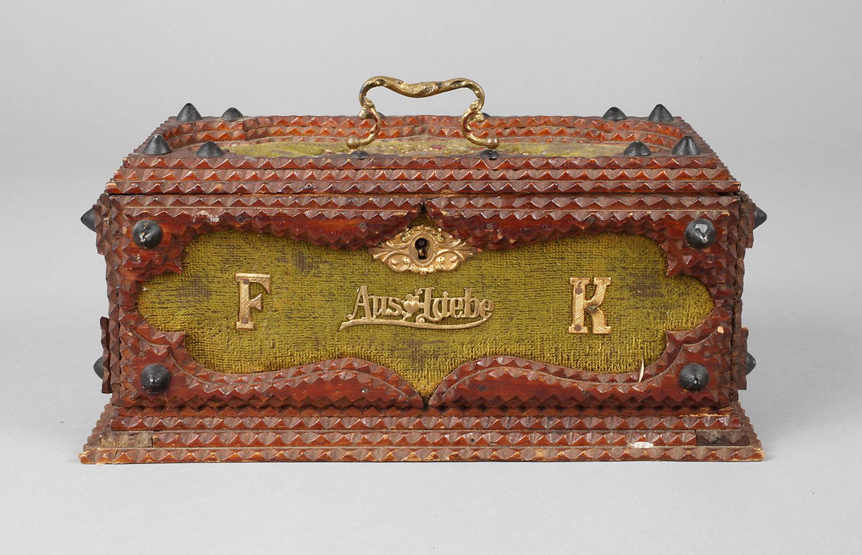 Schatulle Kerbschnitzerei