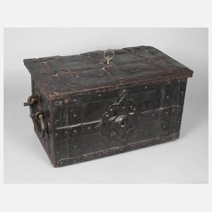 Kleine Eisentruhe