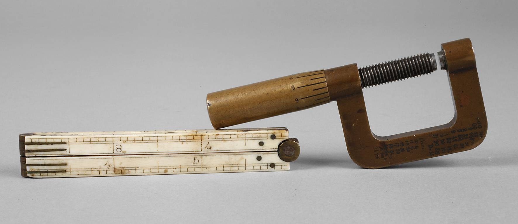 Zwei Messinstrumente