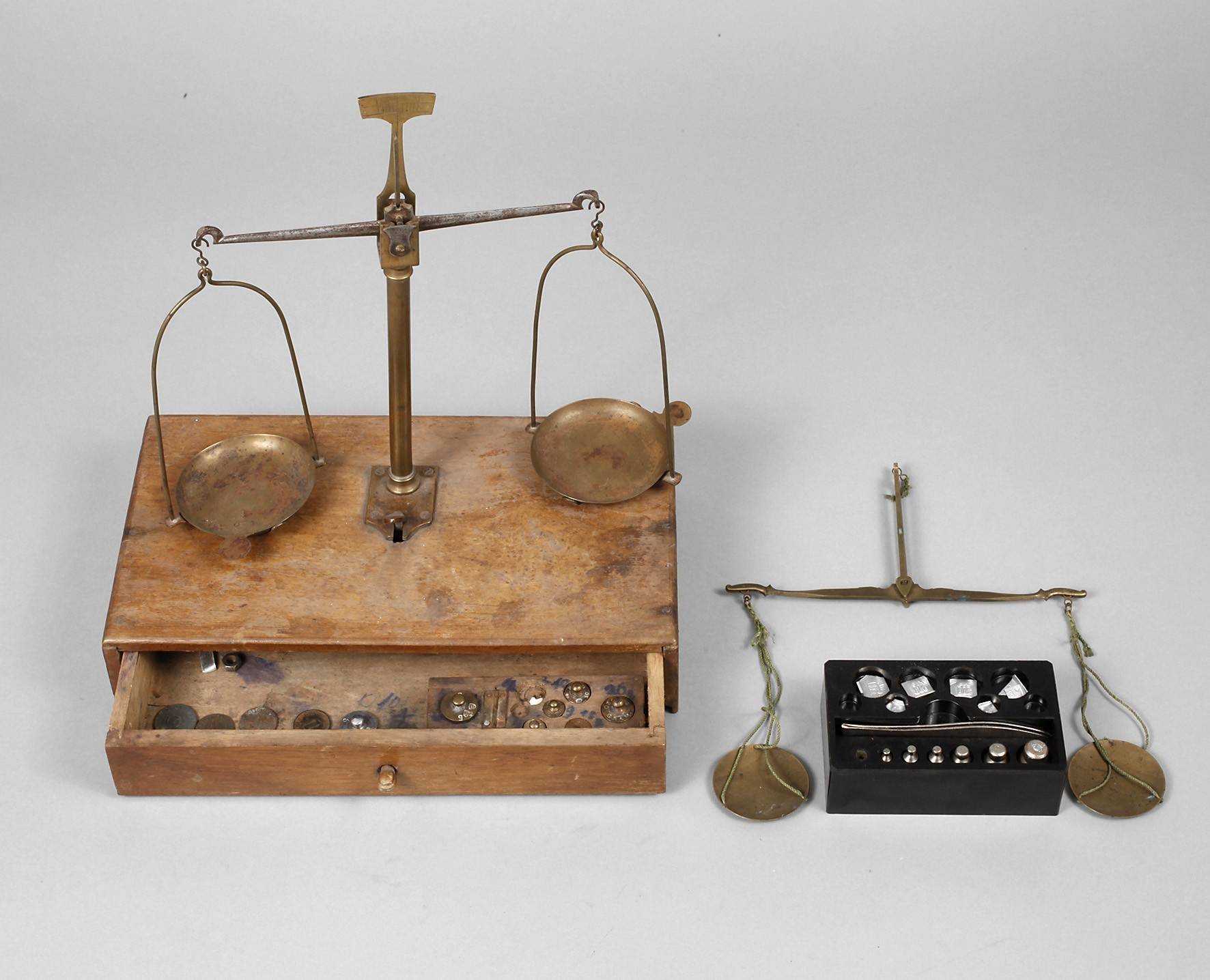 Apothekerwaage und Gewichtssatz